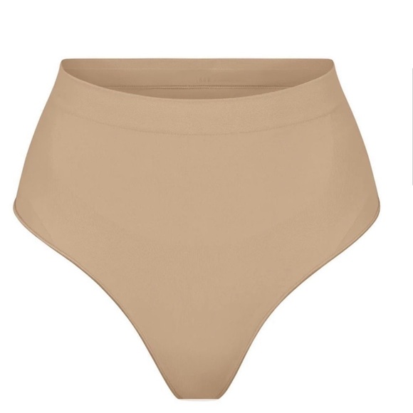Skims Shaping Underwear MID WAIST THONG. New, Comes in Original Skims Packaging. - Picture 4 of 8